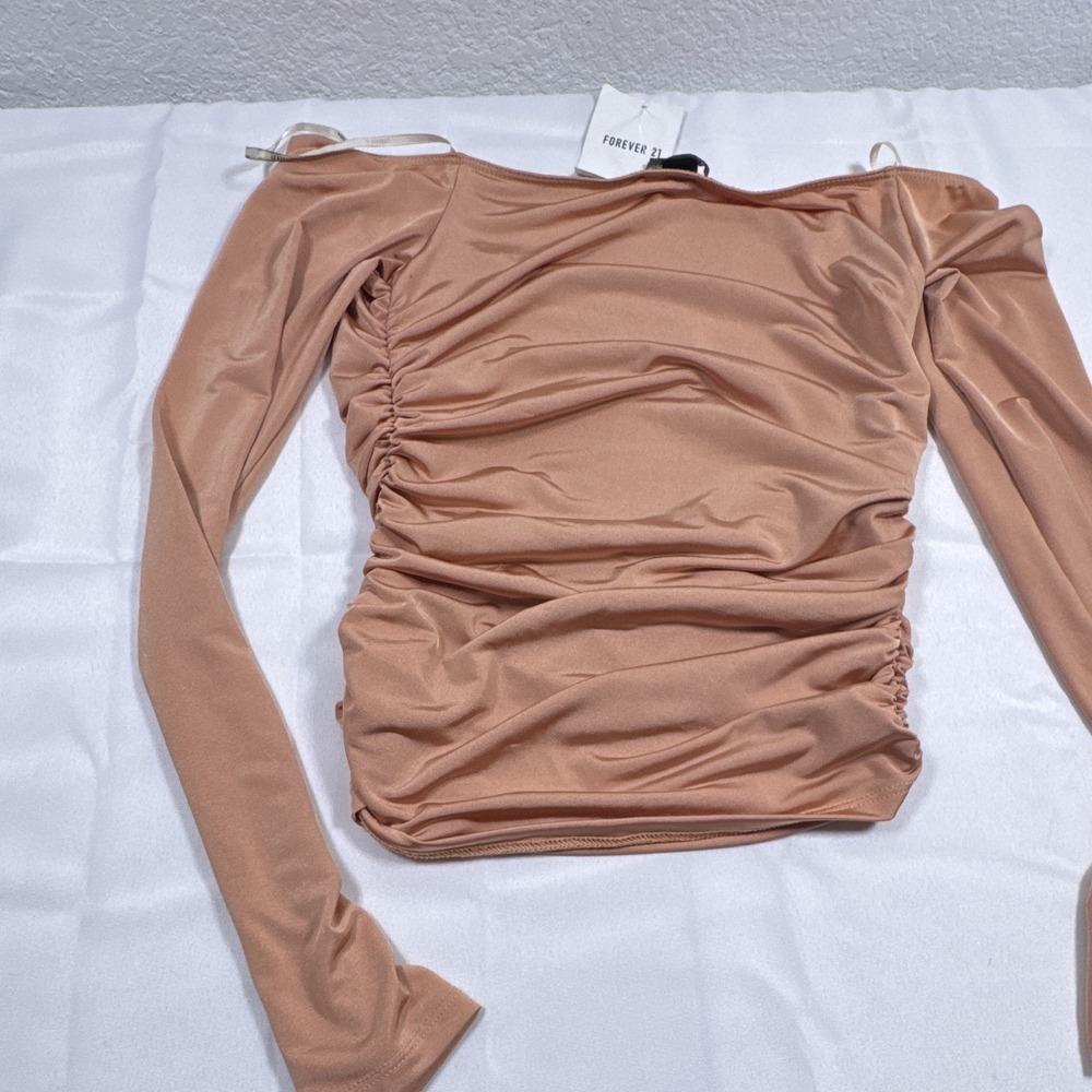 FOREVER 21 Women's Tan Solid Off Shoulder Ruched Long Sleeve Knit Top Size S - Picture 4 of 5